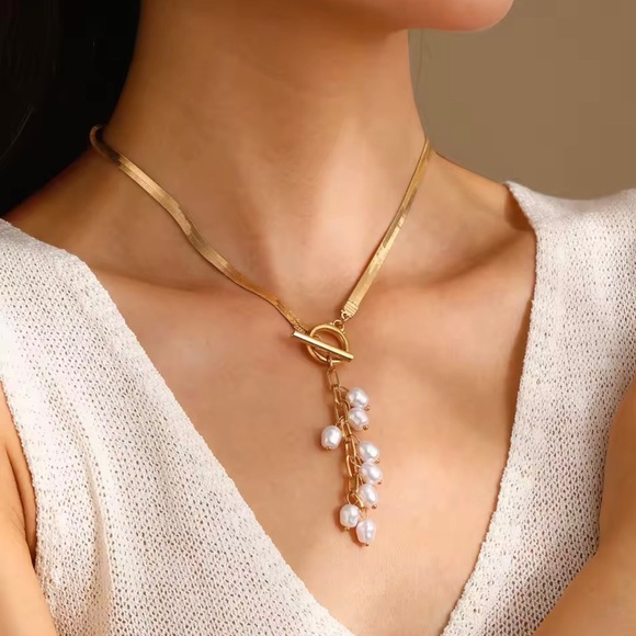 Zara Jewelry - Gold Pearl Drop Toggle Necklace